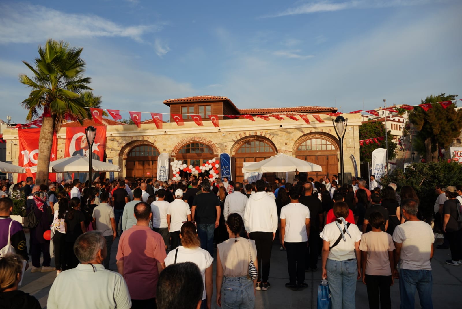 Çeşme’de 100. Yıla yakışır Cumhuriyet Korteji